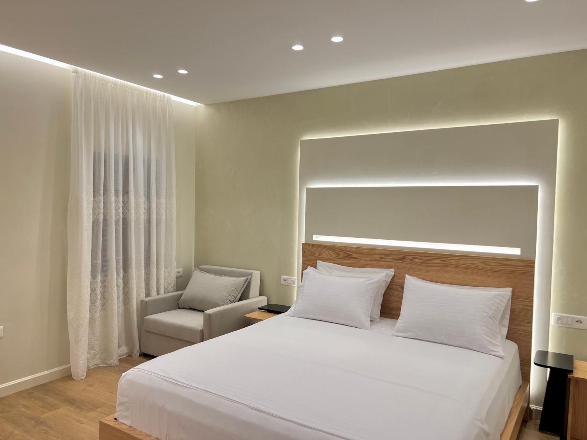 Elpis Guest House Himare Bagian luar foto