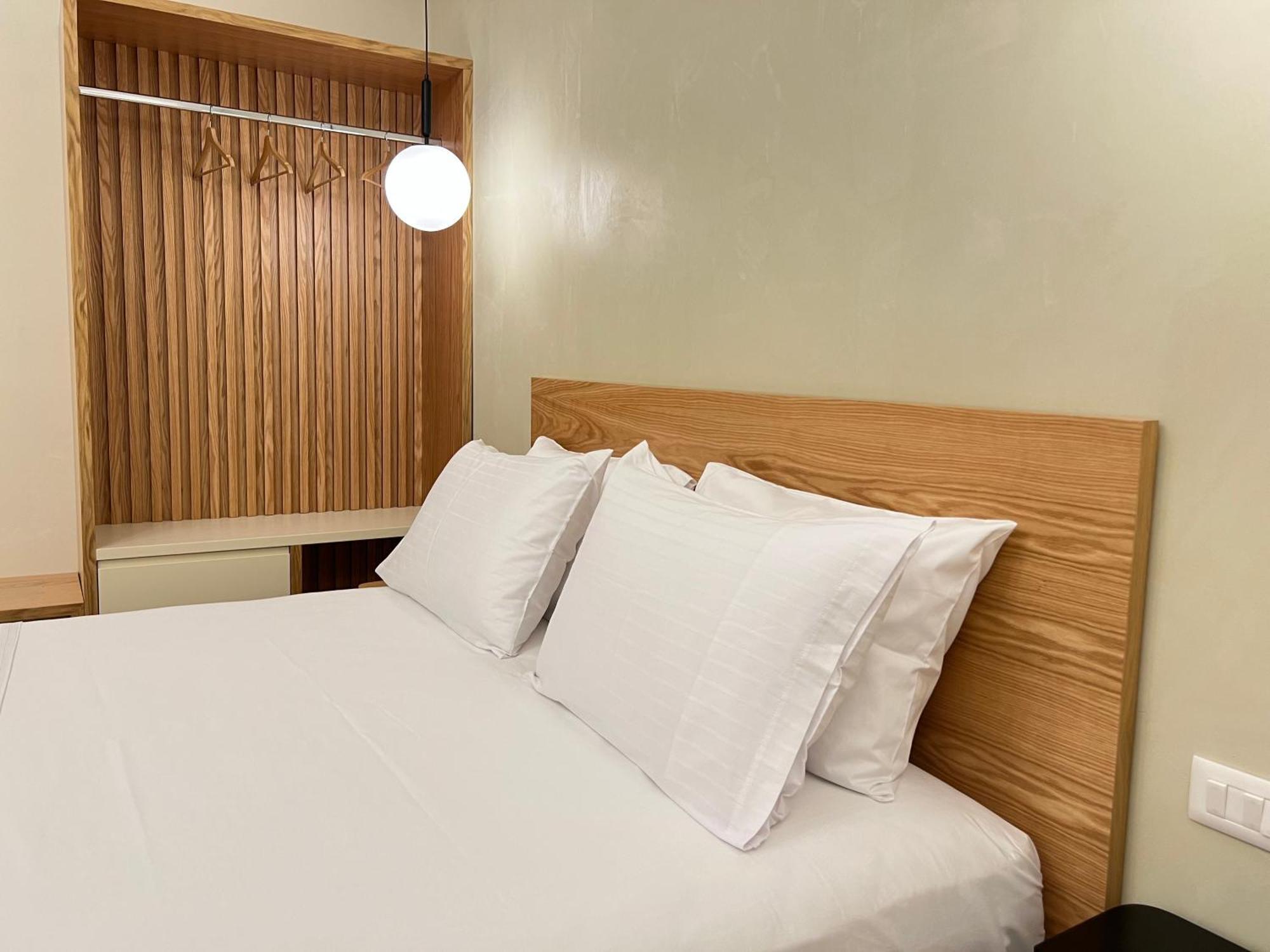 Elpis Guest House Himare Bagian luar foto