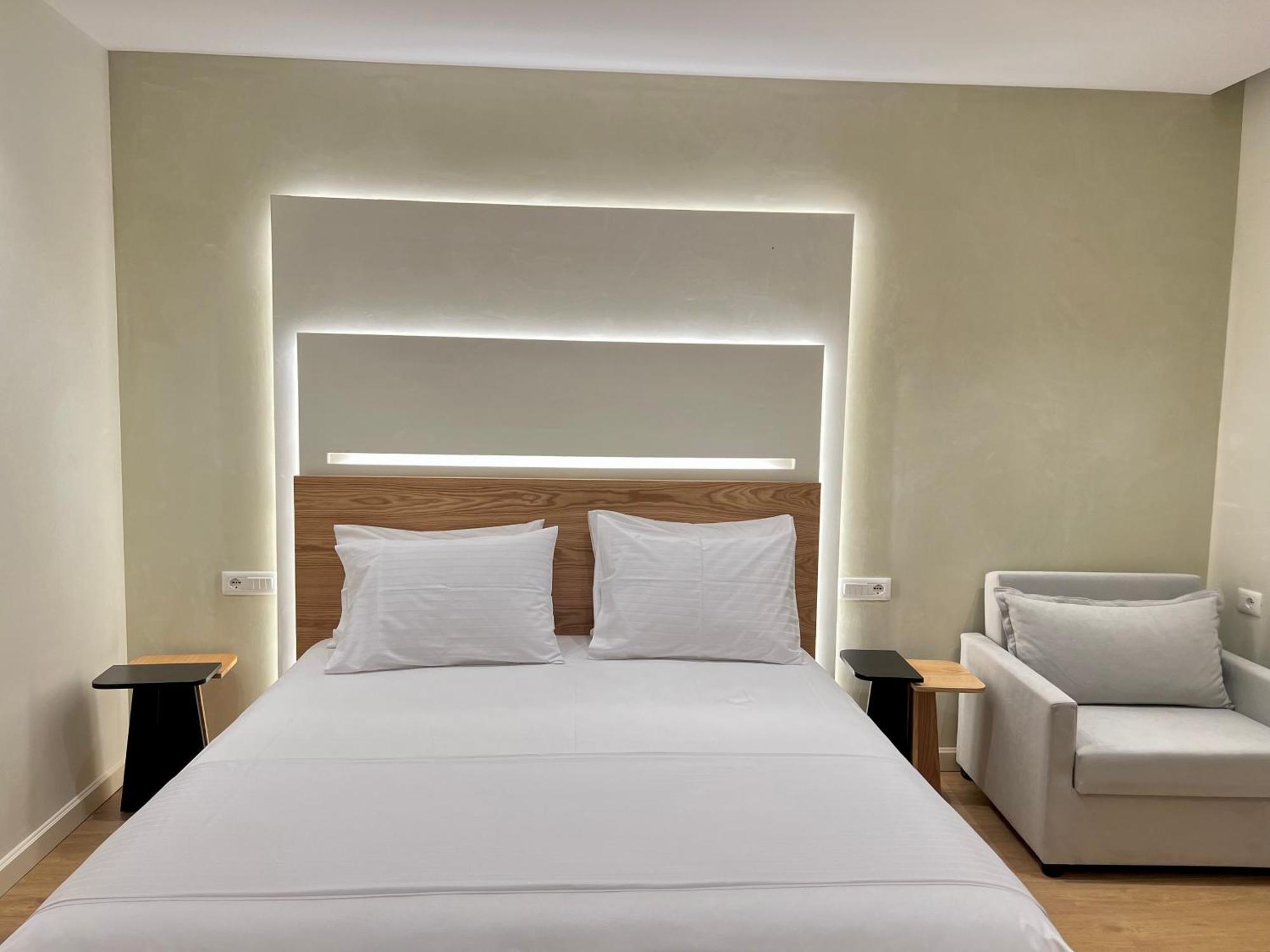 Elpis Guest House Himare Bagian luar foto