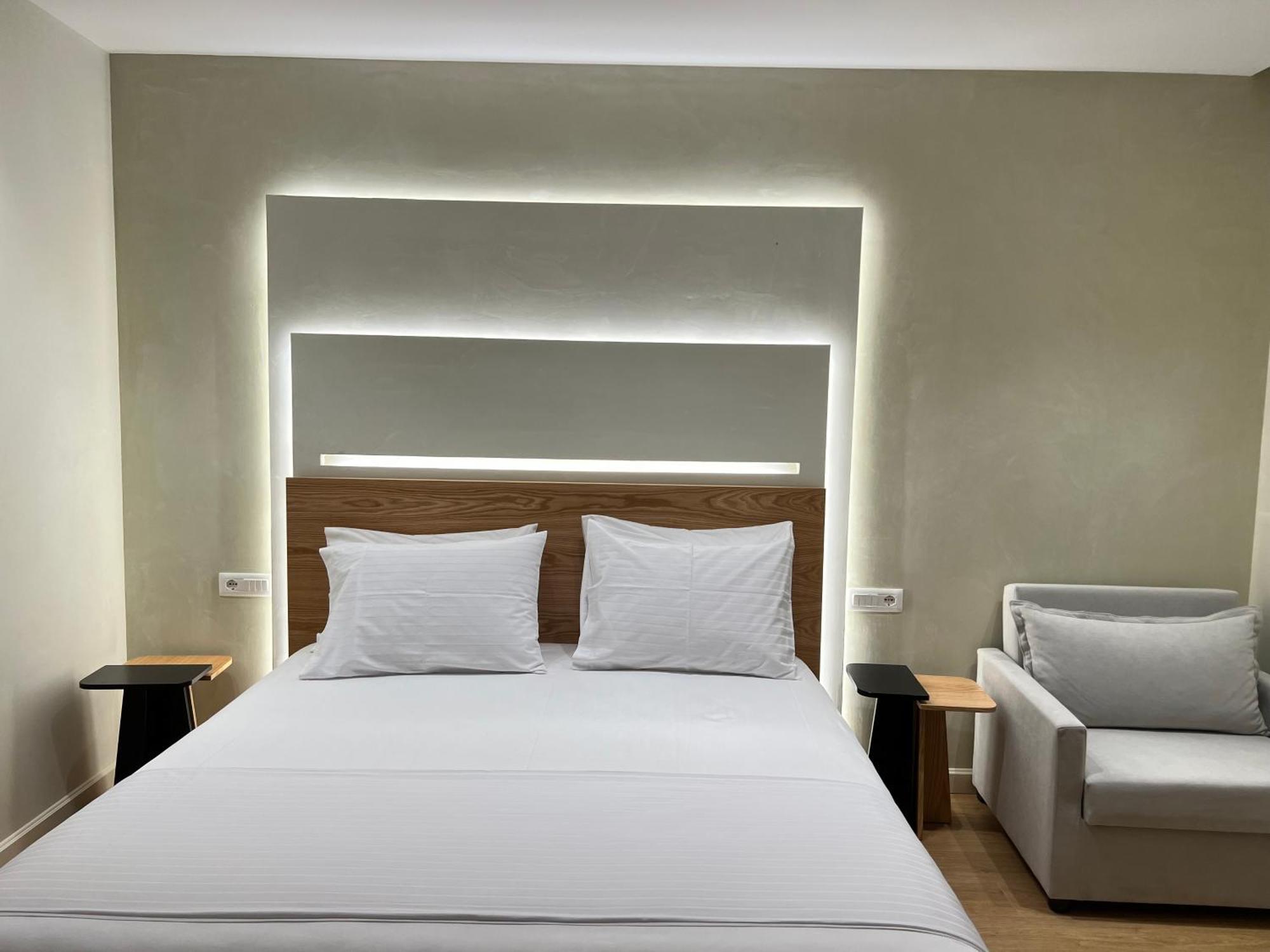 Elpis Guest House Himare Bagian luar foto
