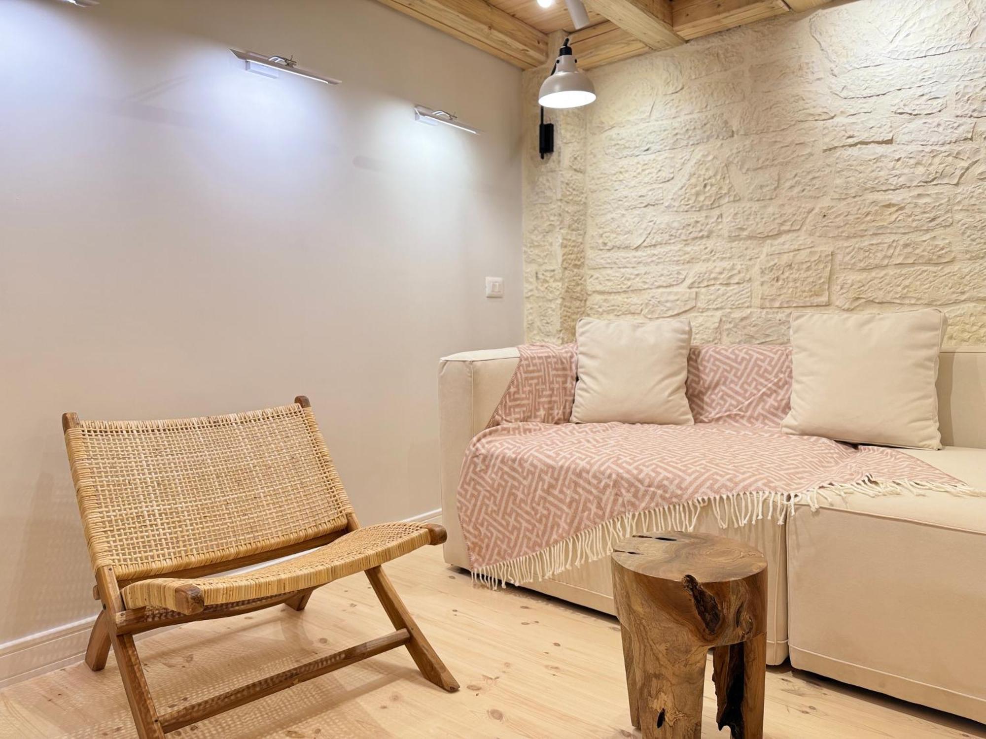 Elpis Guest House Himare Bagian luar foto