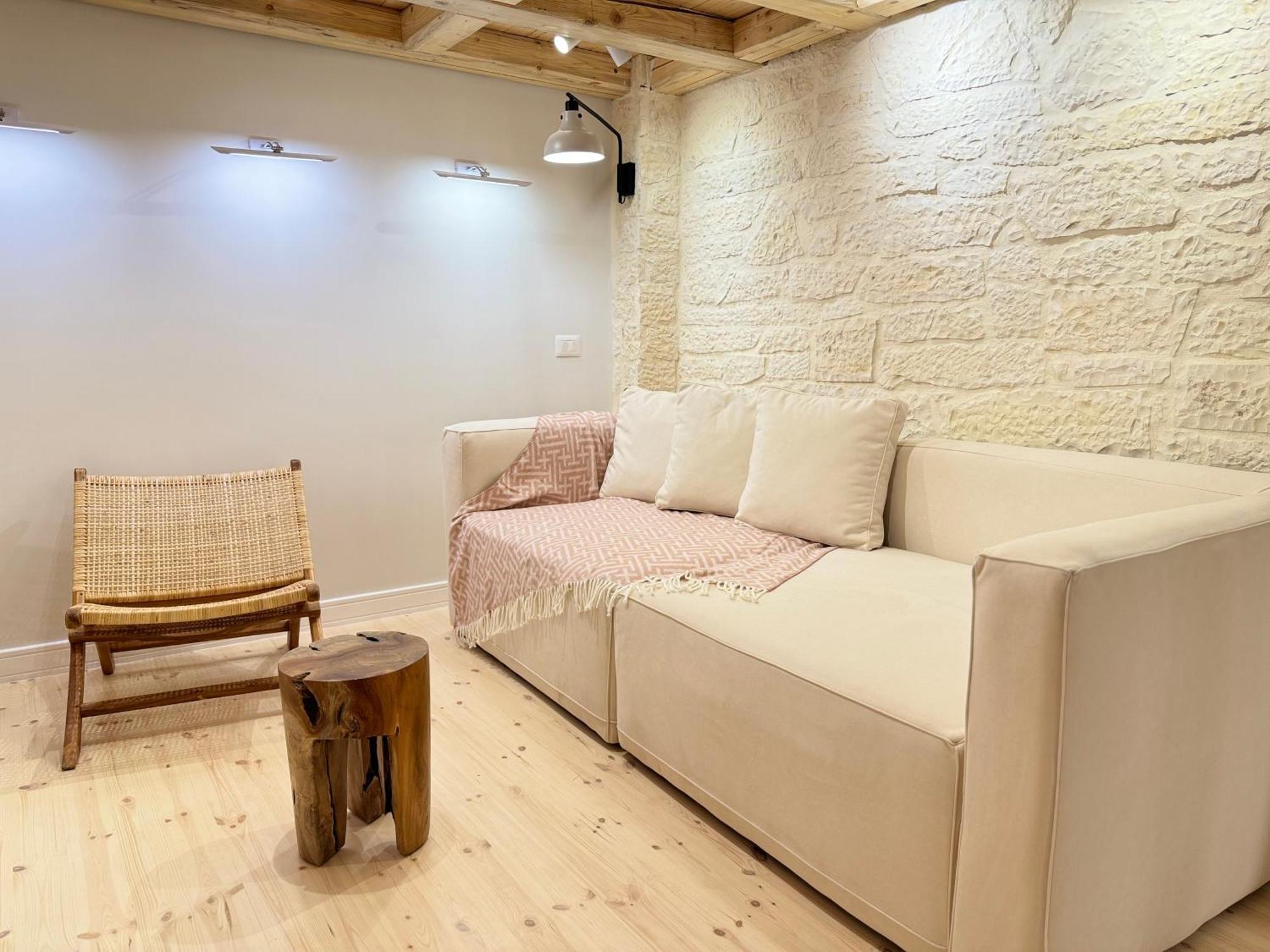 Elpis Guest House Himare Bagian luar foto