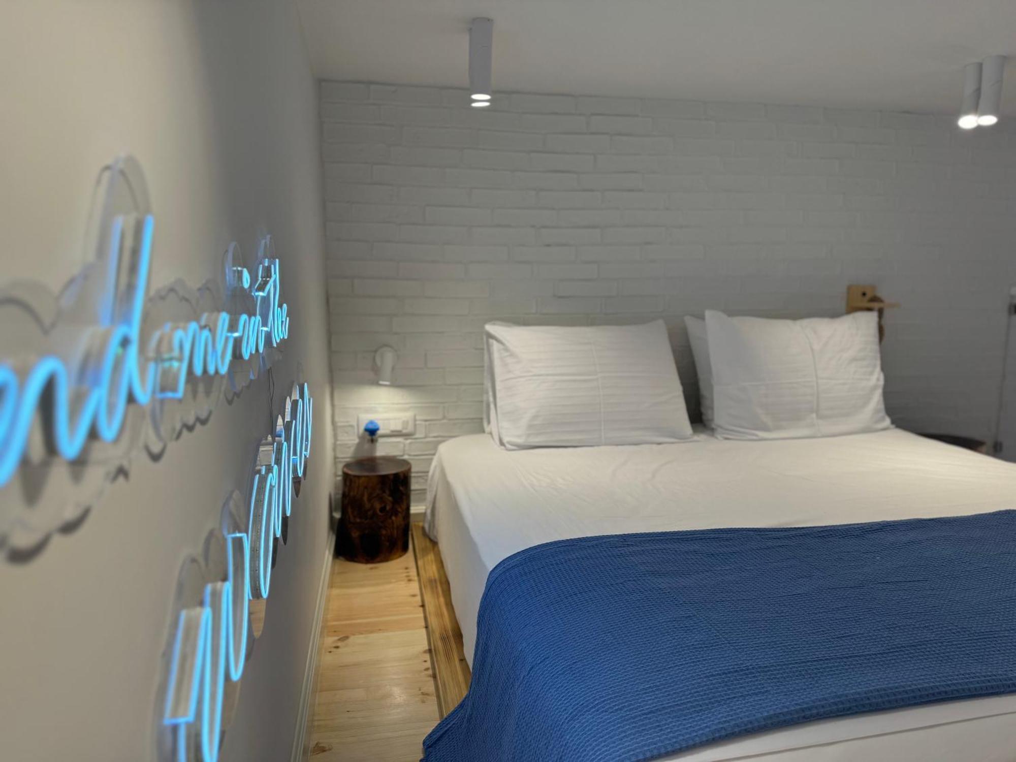 Elpis Guest House Himare Bagian luar foto