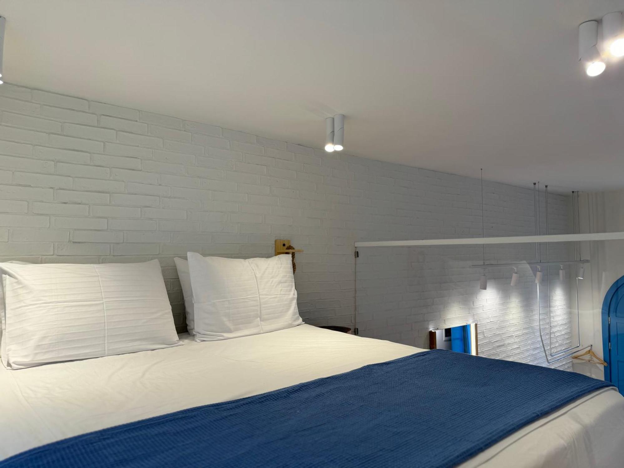 Elpis Guest House Himare Bagian luar foto