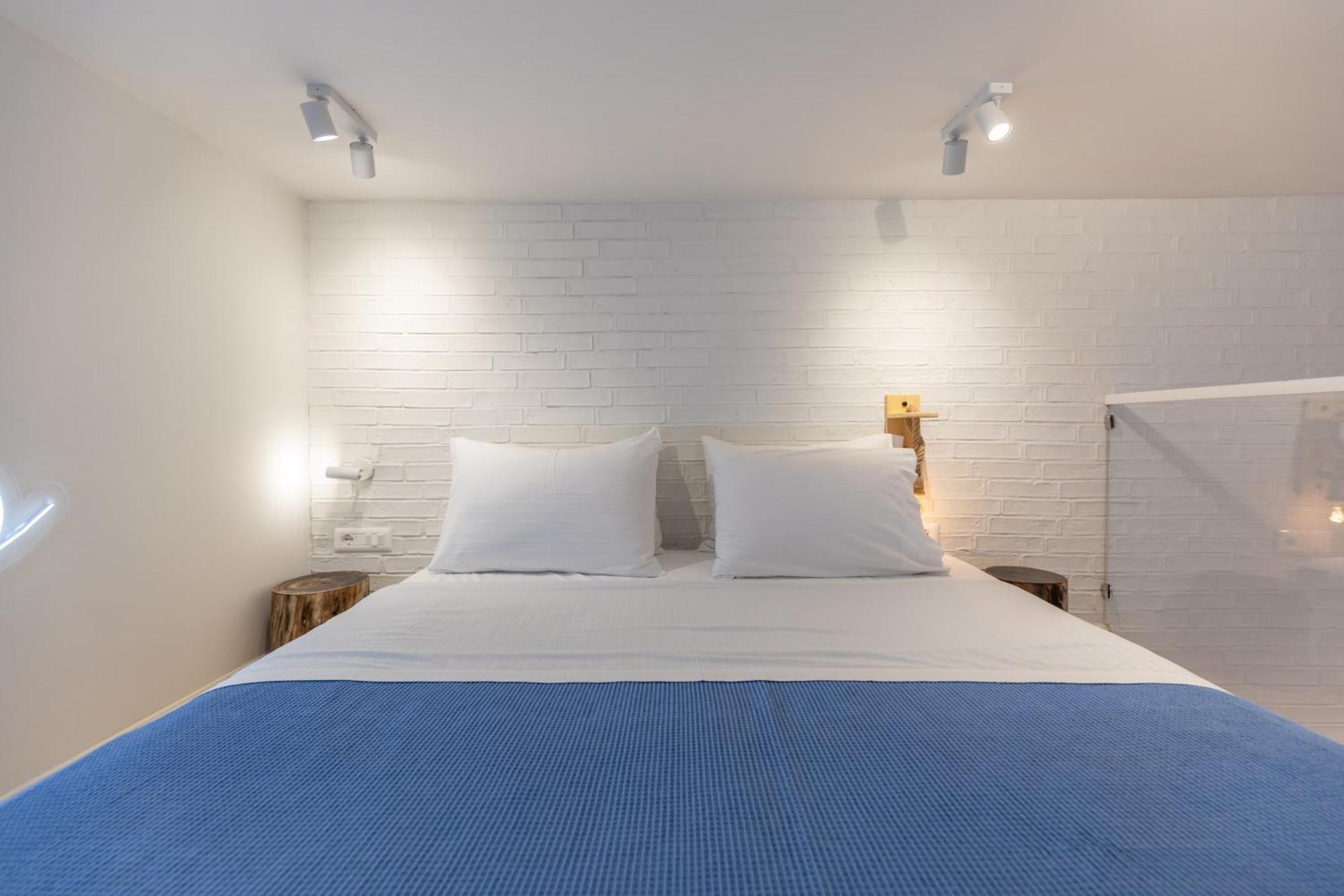 Elpis Guest House Himare Bagian luar foto