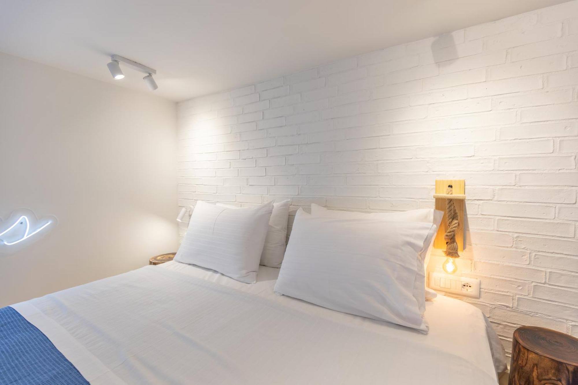 Elpis Guest House Himare Bagian luar foto